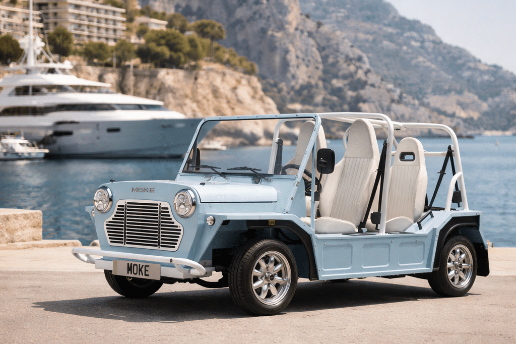 Voitures décapotables électriques Moke sur la Côte d'Azur