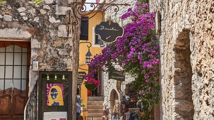 Eze Village en Mini Moke