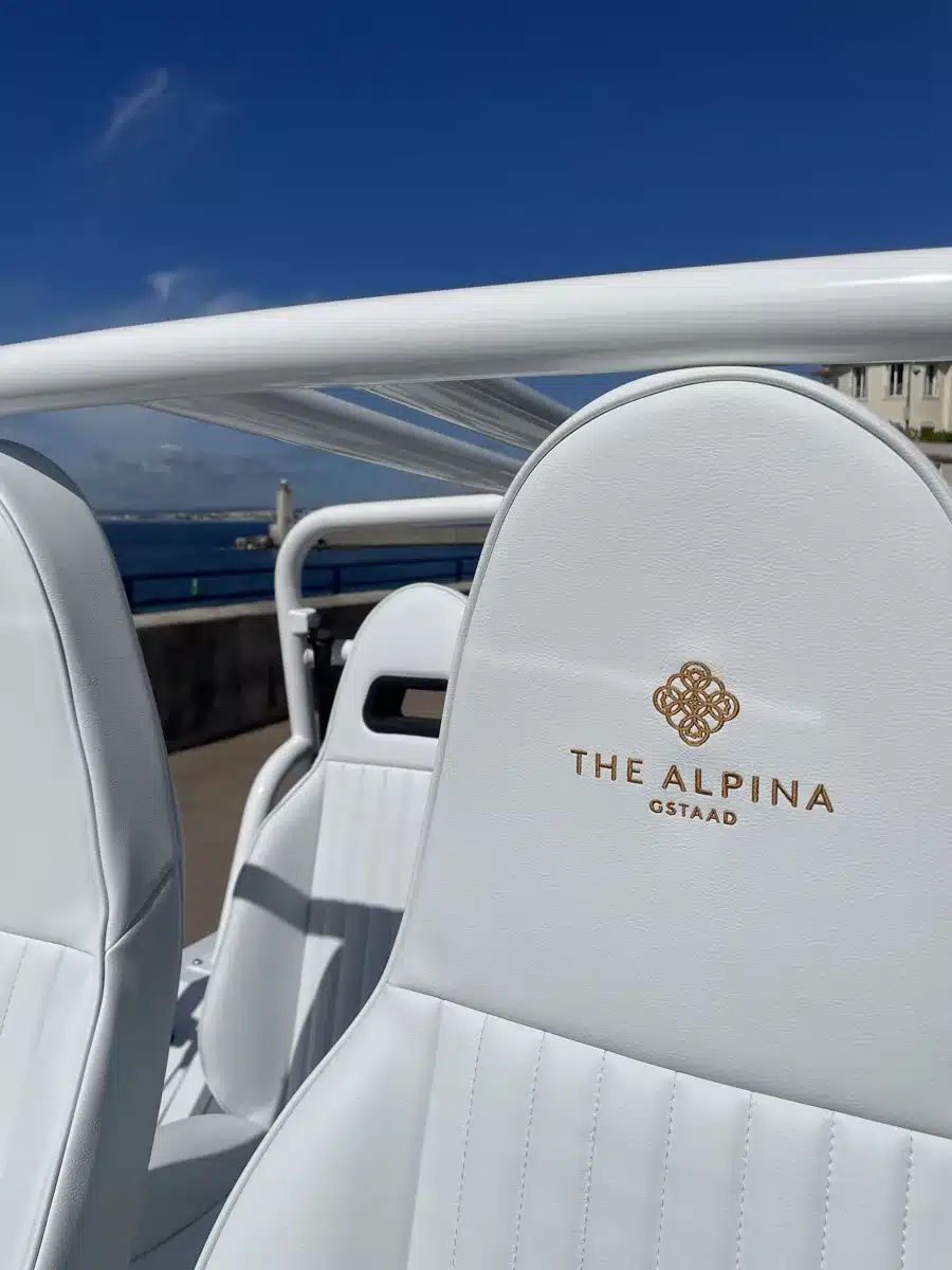 Broderie de siège The Alpina Gstaad sur Moke électrique