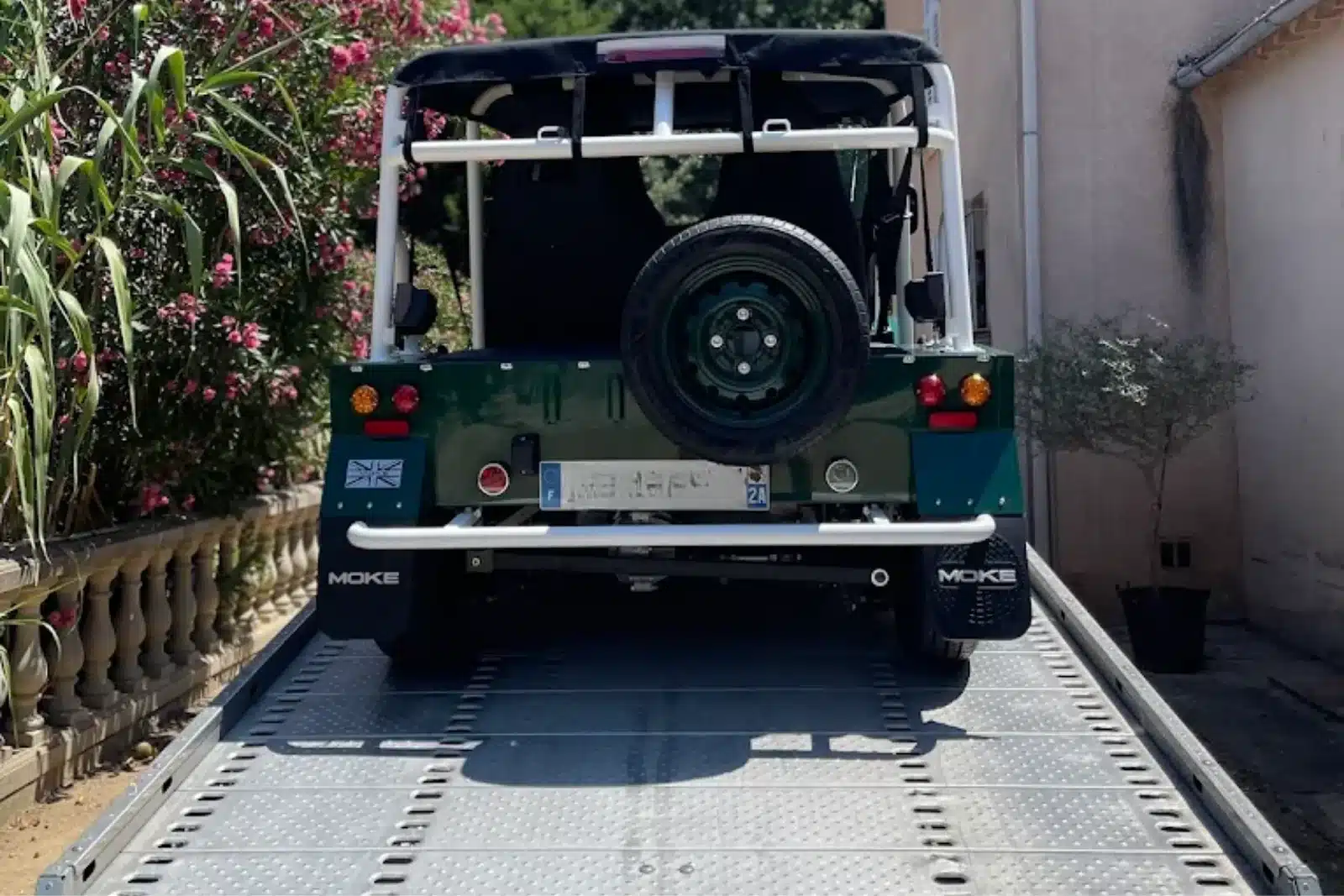 Livraison Moke électrique sur plateau en France