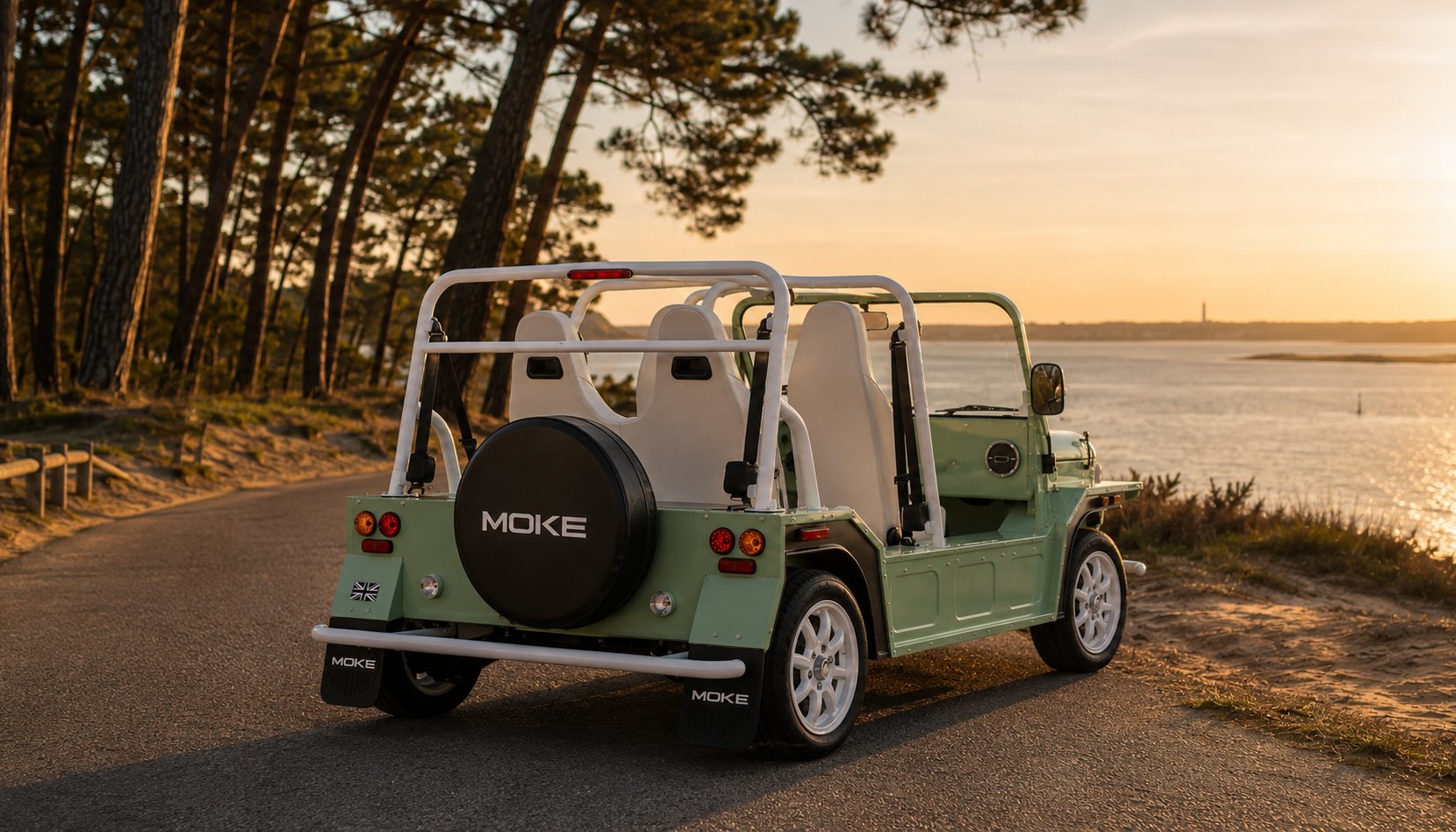 Moke électrique Eucalyptus Green vue arrière avec roue de secours MOKE au Bassin d'Arcachon