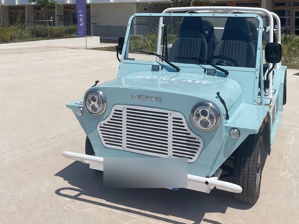 Moke électrique d'occasion Wave Blue de 2025, vue de trois quarts avant