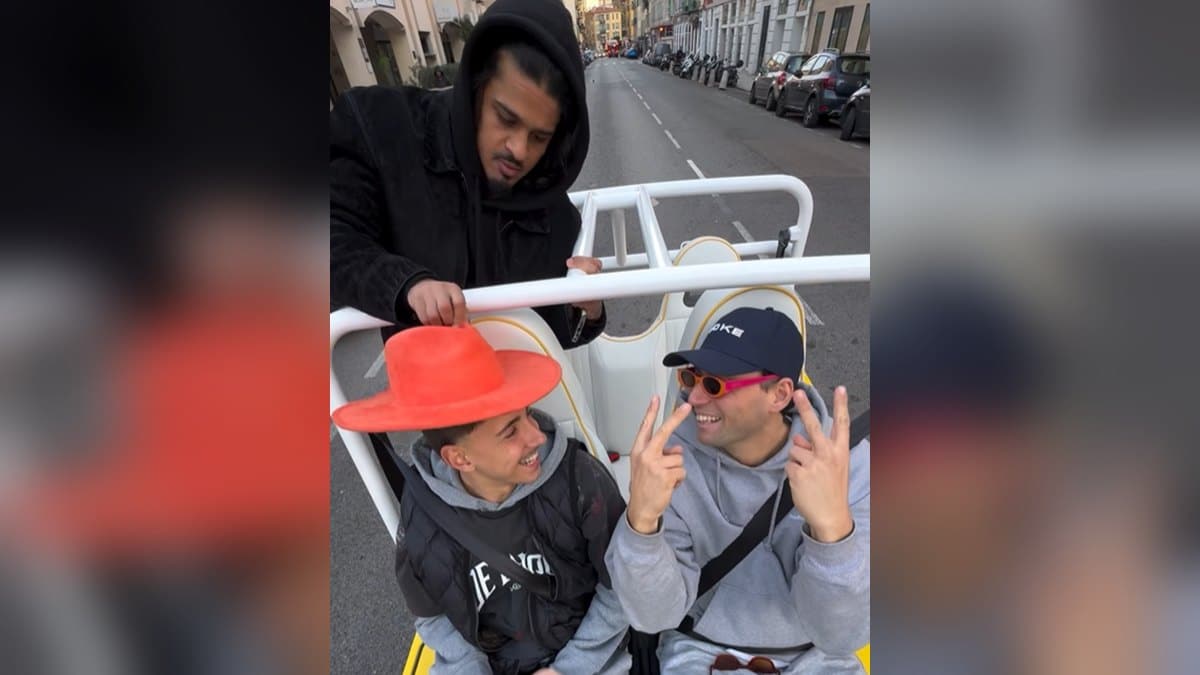 EVG Nice : groupe d'amis à bord d'une Moke électrique décapotable