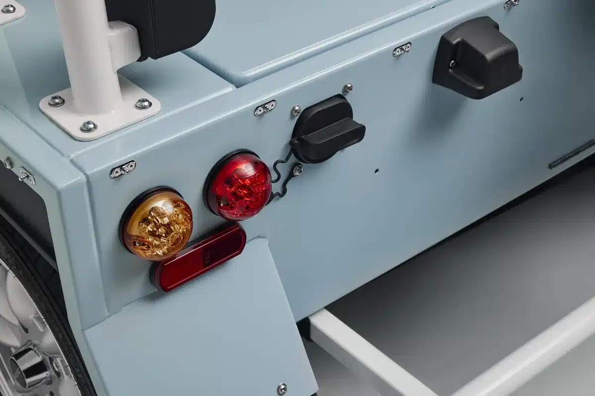 Prise de recharge Type 2 à l'arrière de la Moke MK2