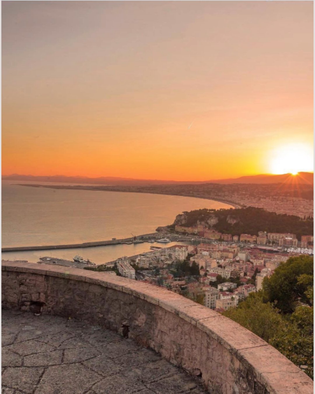 Coucher de soleil sur la baie de Nice depuis le Mont Boron