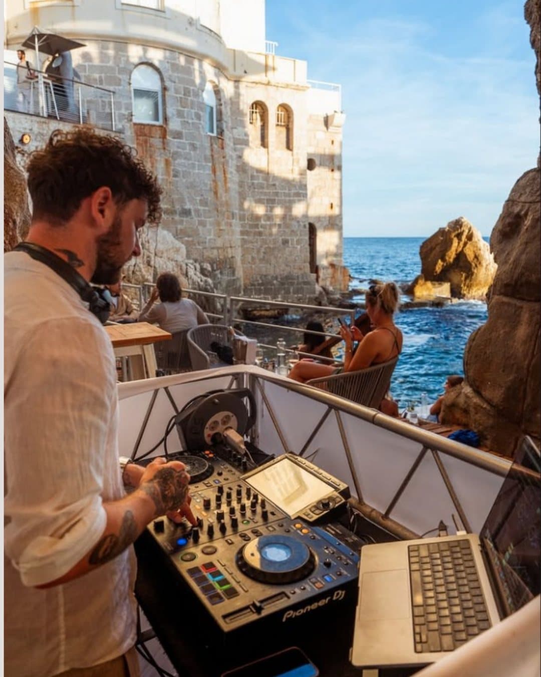 DJ set au rooftop de la Réserve de Nice face à la mer